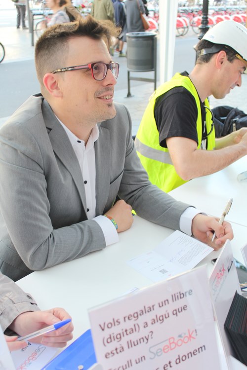 Marc C Griso firmando (1)